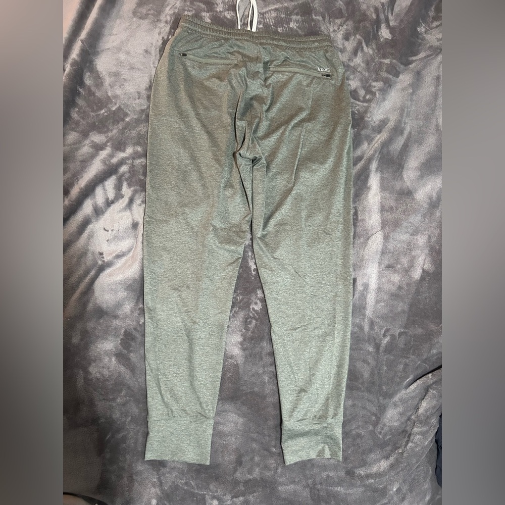 VUORI Men’s Sunday Performance Jogger In Color Dusty Pine Heather Size M - Picture 2 of 6